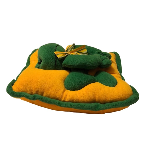 3-D children’s frog 🐸 accent pillow - Picture 4 of 16